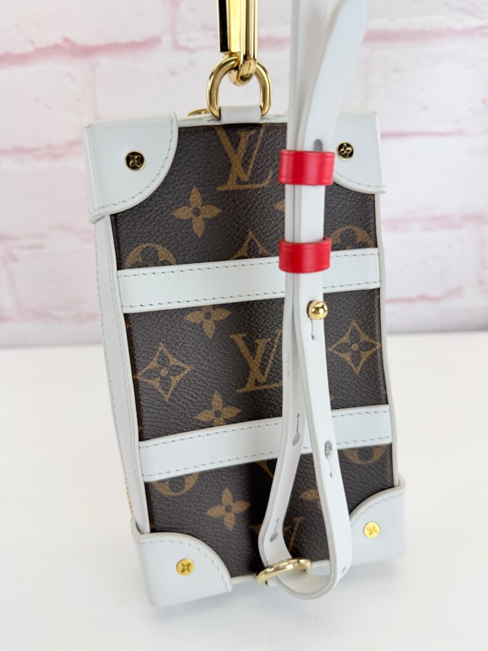 Louis Vuitton Louis Vuitton X NBA Monogram Soft Trunk Phone Box - Picture 7 of 15